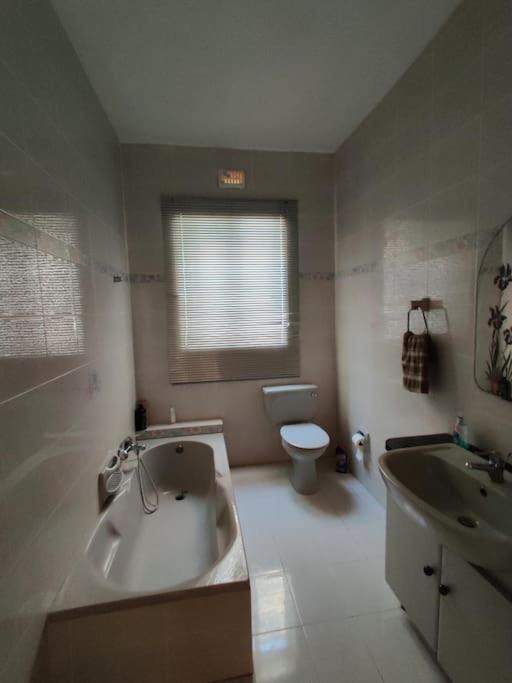 Appartement Spacious With Views & Acs Using A Coin Meter Xlendi
