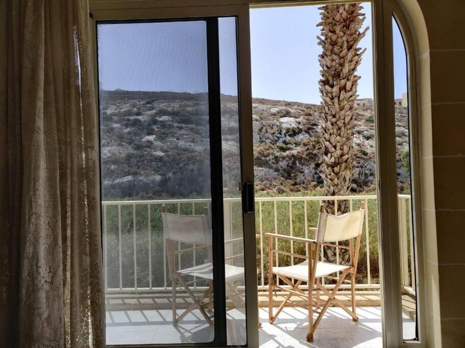 Spacious With Views & Acs Using A Coin Meter Appartement Xlendi