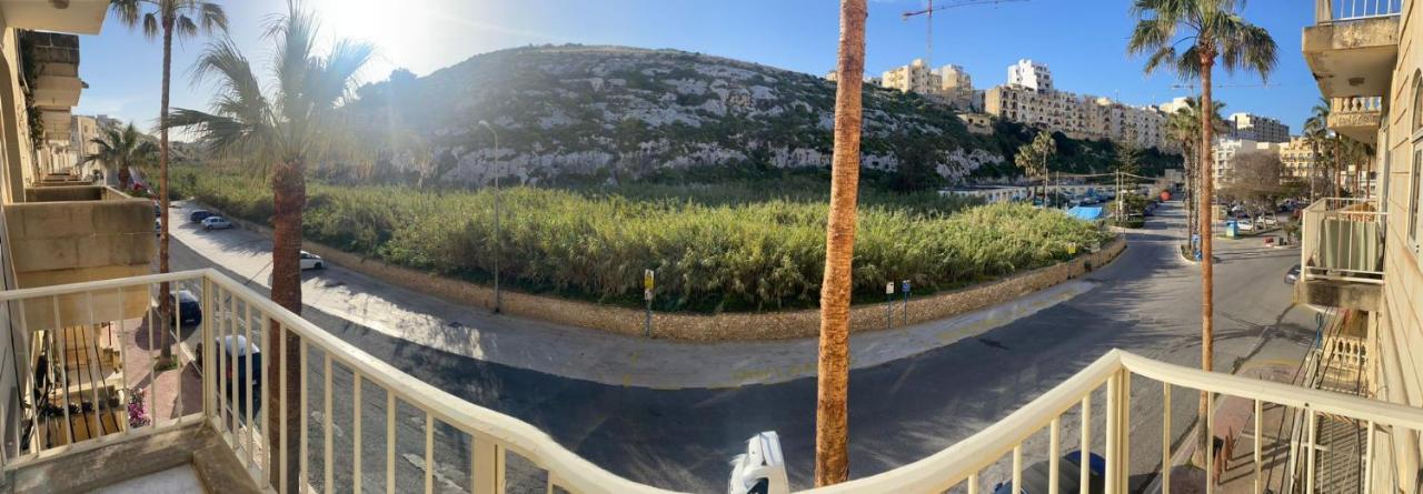 Spacious With Views & Acs Using A Coin Meter Appartement
